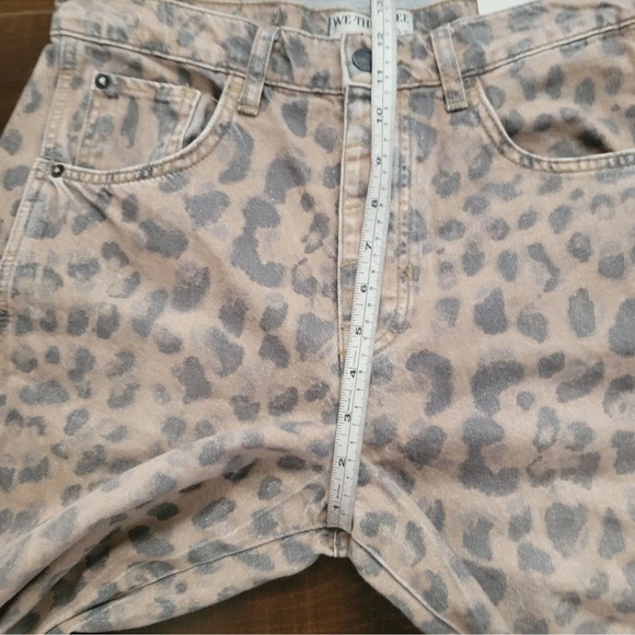 Reserved 🎈 NWT Free People WE THE FREE Good Luck  Cheetah Printed Barrel Jeans - Picture 7 of 11
